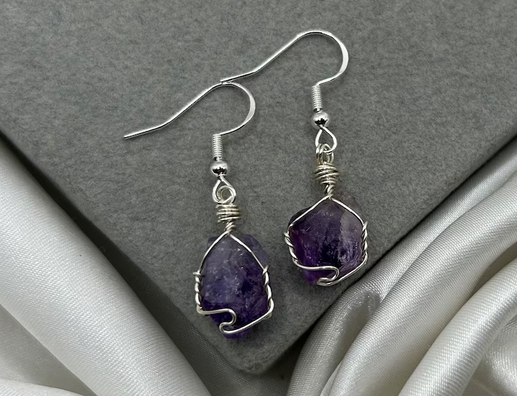 Ohrringe mit rohem Kristall-Amethyst, Silber, ungeschliffen, natürliche Stein-Ohrringe, Heilkristall, Edelstein, Intuition, gegen Angst, Frieden, Ruhe