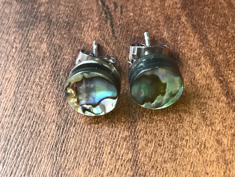 Winzige kleine runde Abalone-Muschel-Ohrstecker aus 925er Sterlingsilber Abalone-Muschel-Ohrstecker Kleine Schmuckstücke Böhmischer Schmuck Geschenk für Sie und Mama