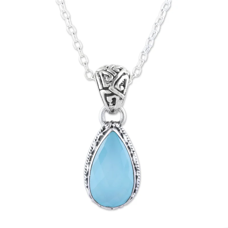 Tropfenförmige Chalcedon-Halskette in Aquamarin, handgefertigt, zierliche Halsketten, böhmischer Schmuck, Geschenk für sie