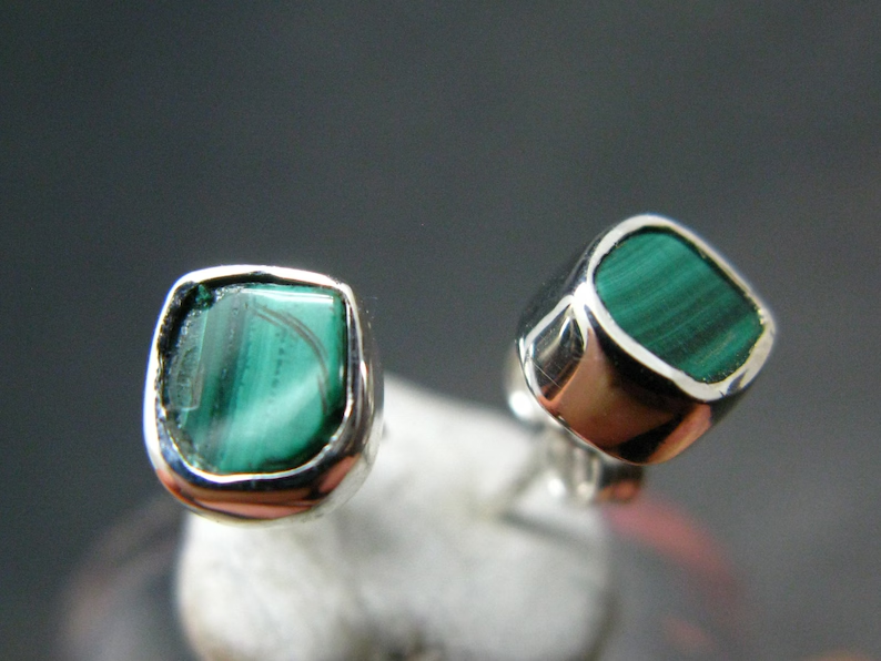 Quadratische Malachit-Edelstein-Ohrstecker aus 925er Sterlingsilber Designer-Ohrstecker April Geburtsstein Handgemachter Schmuck Geschenk für Sie