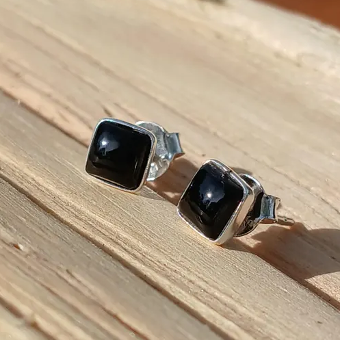 Ohrstecker aus Sterlingsilber mit quadratischem Onyx-Cabochon, Onyx-Schmuck, Bohemian-Schmuck, schwarze Ohrstecker, Geschenk für sie und Mama