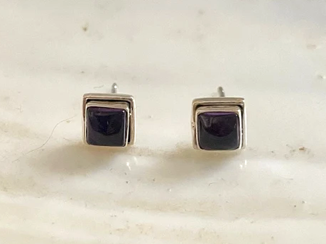 Wunderschöne natürliche Amethyst-Cabochon-Ohrstecker aus 925er Sterlingsilber als Geschenk