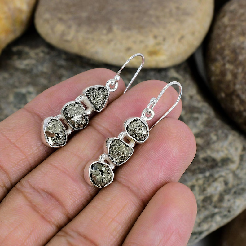 Roh-Pyrit Hängeohrringe Handgefertigter Silberschmuck Einzigartiges minimalistisches Geschenk Boho Chic Naturstein Sterling Silber