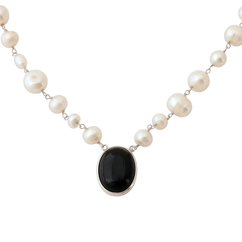 Halskette mit weißen Zuchtperlen und schwarzem Onyx, 925er Sterlingsilber, zarte Halskette, böhmischer Schmuck, Geschenk für Mama und Sie