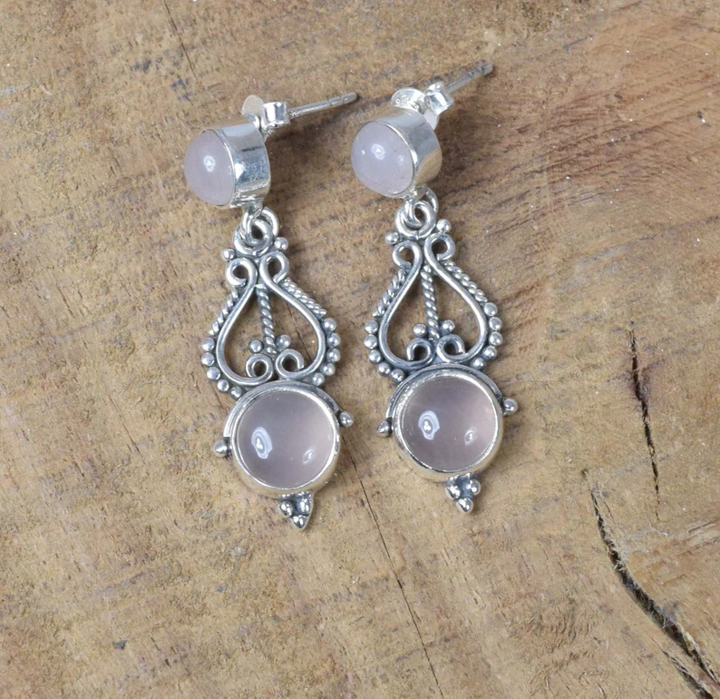 Ohrstecker aus rosa Rosenquarz, 925er Sterlingsilber, Edelstein, handgefertigt, Rosen-Ohrring, Designer-Ohrring, Geschenk für sie, Schmuck mit zwei Steinen