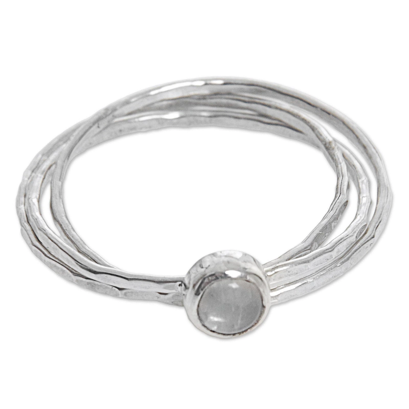 Handgemachter winziger Regenbogen-Mondstein-Solitärring aus 925er Sterlingsilber, Geschenk für Sie & Mama