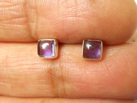 Kleiner quadratischer lila Amethyst Edelstein Ohrstecker 925 Sterling Silber Februar Geburtsstein Handgemachter Schmuck 925 Silber Ohrstecker