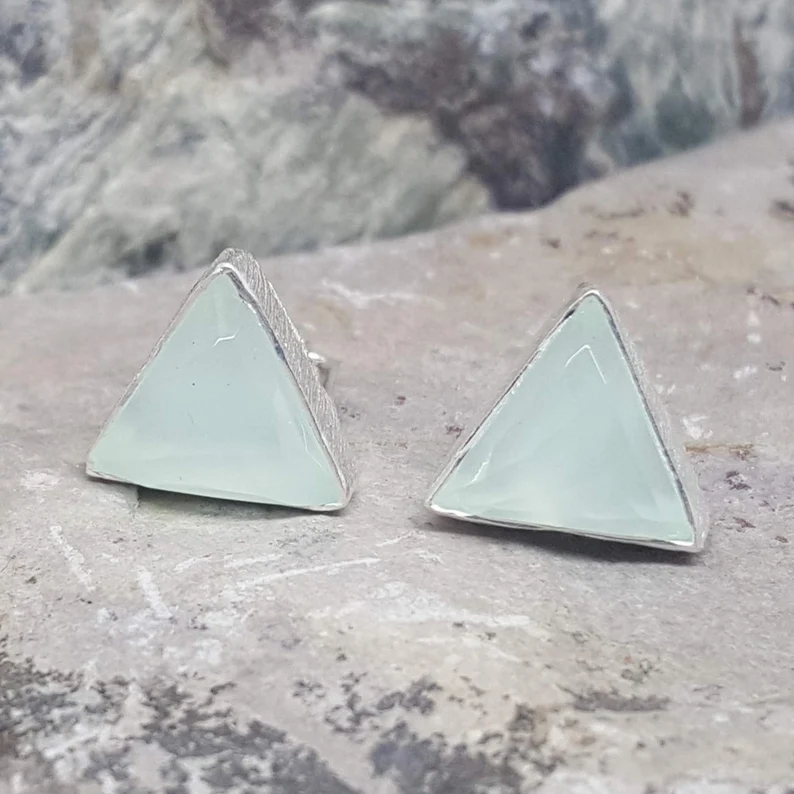 Dreieckige Ohrringe Minimalistische Ohrstecker Silberner Pfeil Dreieckige Ohrstecker Aqua Chalcedon Geschenk für die Liebste Aquamarin