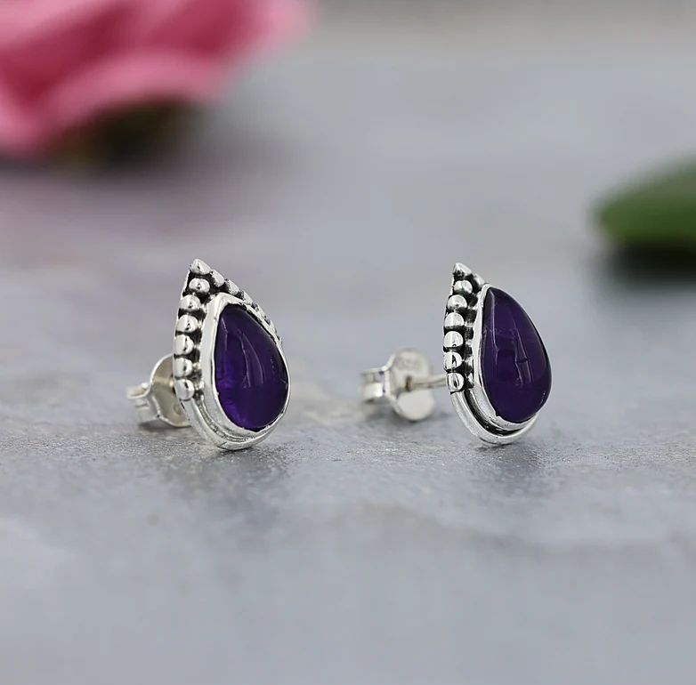 Natürliche Amethyst Ohrringe Tropfenförmige Ohrringe 925 Sterlingsilber Schmuck Lila Amethyst Ohrstecker Alltagsohrringe für Frauen Kleine Ohrringe