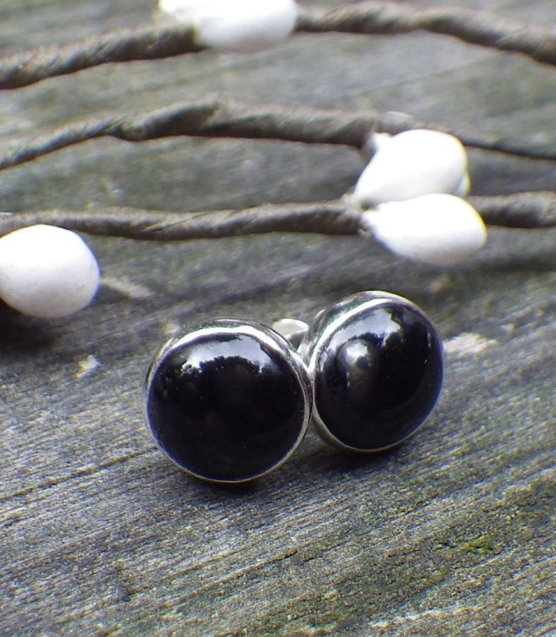 Handgemachte runde Ohrstecker aus schwarzem Onyx Sterlingsilber Onyxschmuck Bohème-Schmuck Schwarze Ohrstecker Geschenk für sie