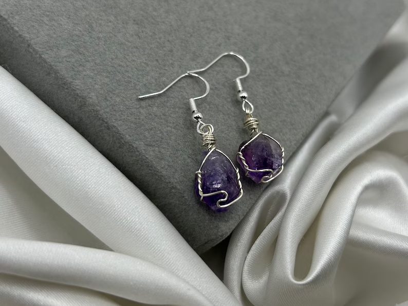 Ohrringe mit rohem Kristall-Amethyst, Silber, ungeschliffen, natürliche Stein-Ohrringe, Heilkristall, Edelstein, Intuition, gegen Angst, Frieden, Ruhe
