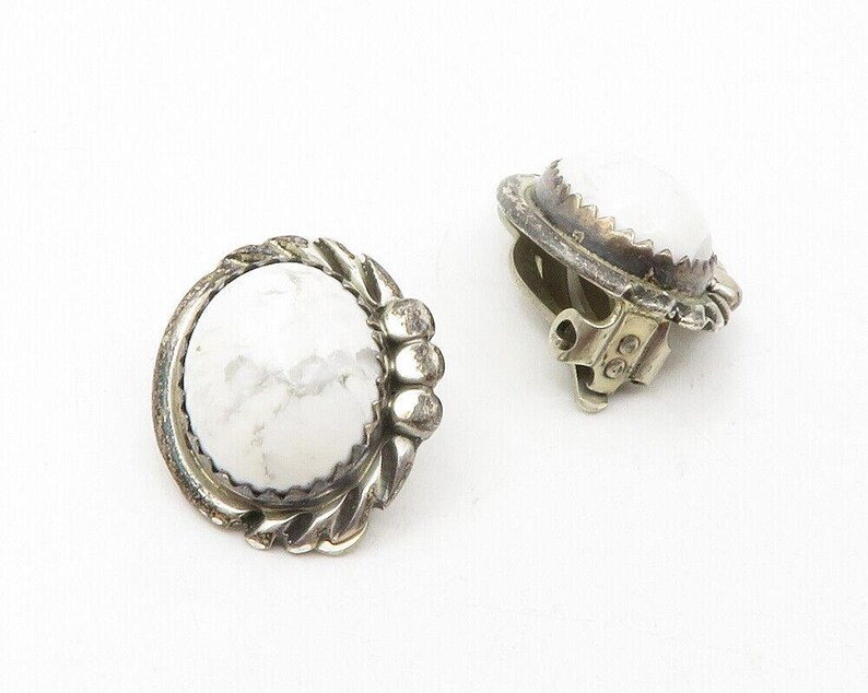 Ohrstecker aus 925er Sterlingsilber mit echtem, natürlichem weißem Howlith, zarte Ohrstecker im Boho-Stil, Geburtstagsgeschenk, Marmor-Ohrstecker, Edelstein-Ohrstecker, Geschenk für sie und Mama