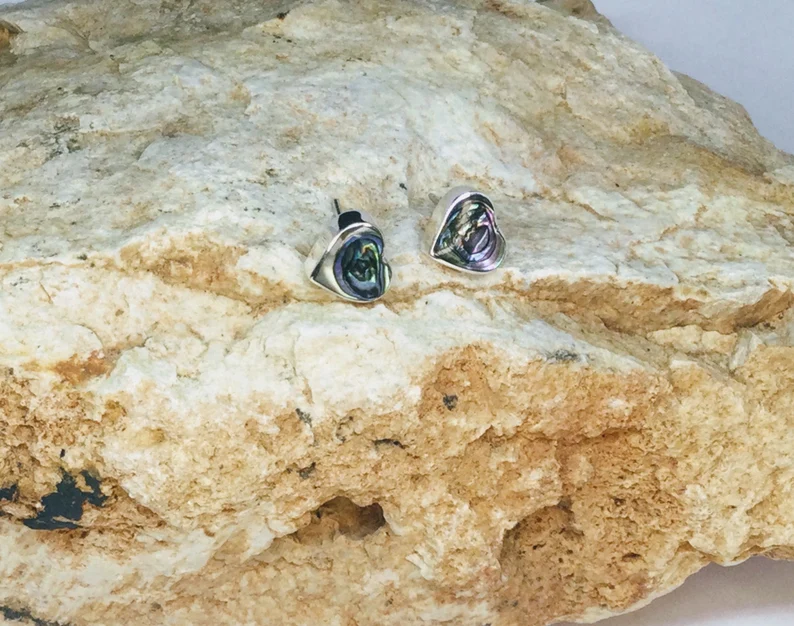 Herzförmige Abalone Ohrstecker Zierlicher Muschelschmuck Abalone Muschel Ohrringe Handgemachter Boho Schmuck Geschenk für Sie