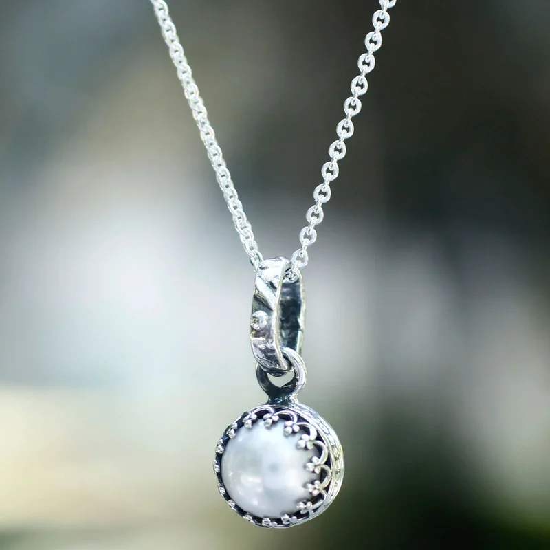 Halskette "Frieden und Ruhe" aus Feinsilber und Perlen, Süßwasserperlen-Schmuck, handgefertigter Schmuck, Boho-Halskette, Geschenk für Sie, Valentinstagsgeschenk