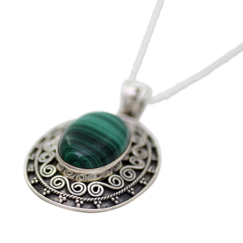 Handgefertigte Halskette mit Anhänger aus 925er Sterlingsilber und Malachit, böhmischer Schmuck, Geschenk für Mama und Sie zum Valentinstag