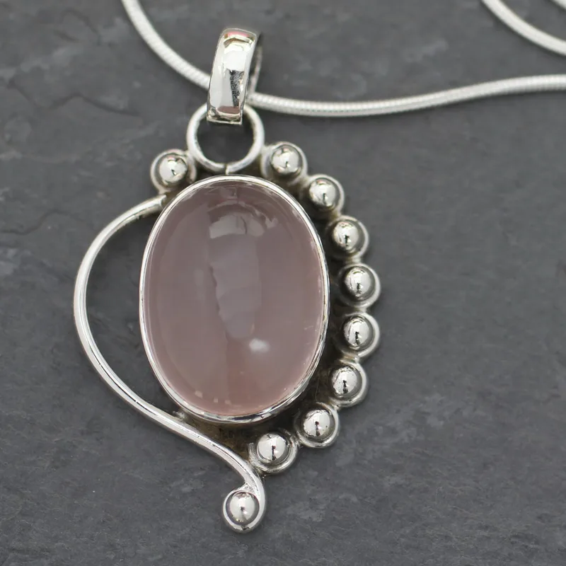 Handgefertigte Halskette aus Sterlingsilber und Rosenquarz Halskette für Damen Handgemachte Boho-Halsketten Geschenke für die Liebe