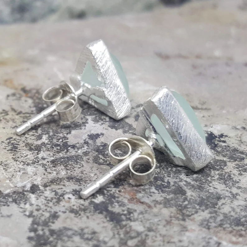 Dreieckige Ohrringe Minimalistische Ohrstecker Silberner Pfeil Dreieckige Ohrstecker Aqua Chalcedon Geschenk für die Liebste Aquamarin