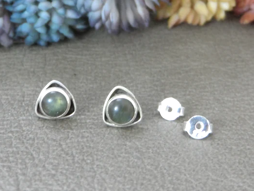 Labradorit Dreieck Ohrringe aus 925 Sterling Silber Labradorit Ohrringe Minimalistische Ohrringe Labradorit Schmuck Edelstein Stecker