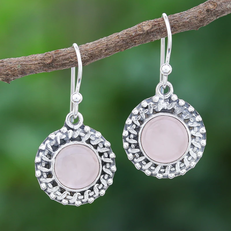 Lünettengefasste Rosenquarz-Cabochon-Ohrhänger aus 925er Sterlingsilber, handgefertigte Ohrringe, Rosen-Ohrringe, Designer-Ohrringe, Geschenk für Sie
