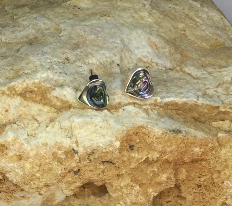 Herzförmige Abalone Ohrstecker Zierlicher Muschelschmuck Abalone Muschel Ohrringe Handgemachter Boho Schmuck Geschenk für Sie
