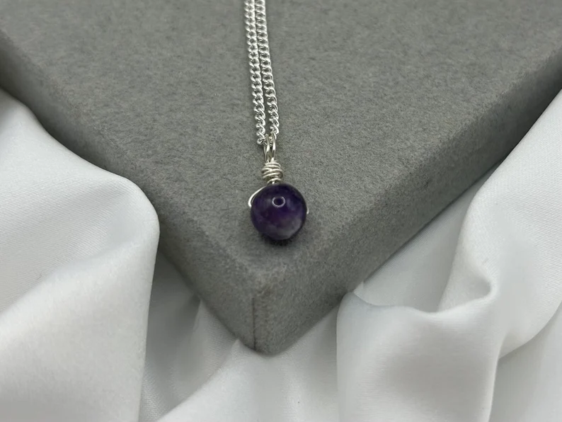 Amethyst Silber Heilkristall Halsketten Naturstein Drahtgewickelter Edelstein Zierlicher Anhänger Handgemachter Schmuck Bestseller Geschenke