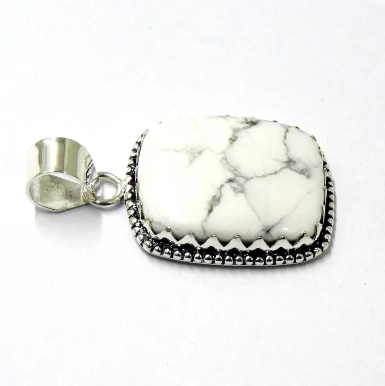 Howlith-Anhänger, Howlith-Edelstein, 925er Sterlingsilber-Anhänger, natürlicher Howlith-Edelstein, Heilkristall-Anhänger, weiße Halskette als Geschenk