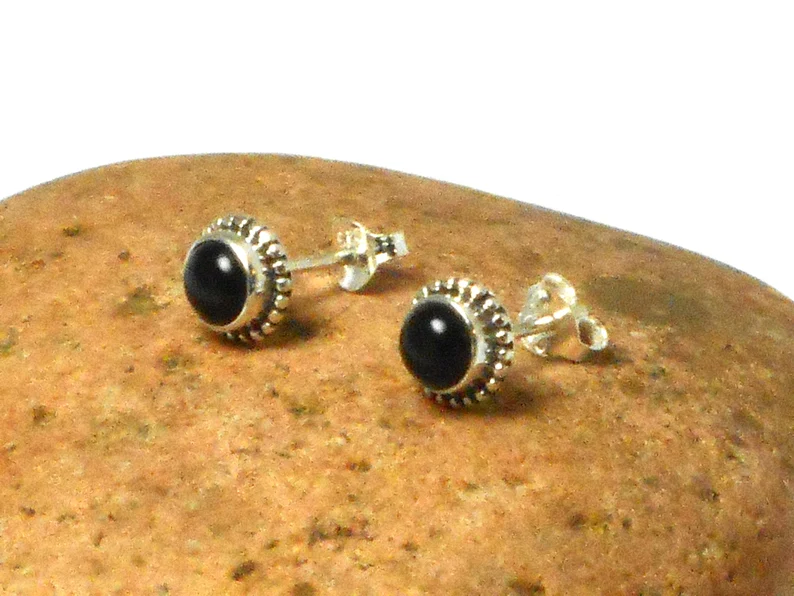 Runde schwarze Onyx-Ohrstecker 925 Sterling Silber Ohrstecker Onyx-Ohrring Geschenk für Sie Handgemachter böhmischer Schmuck