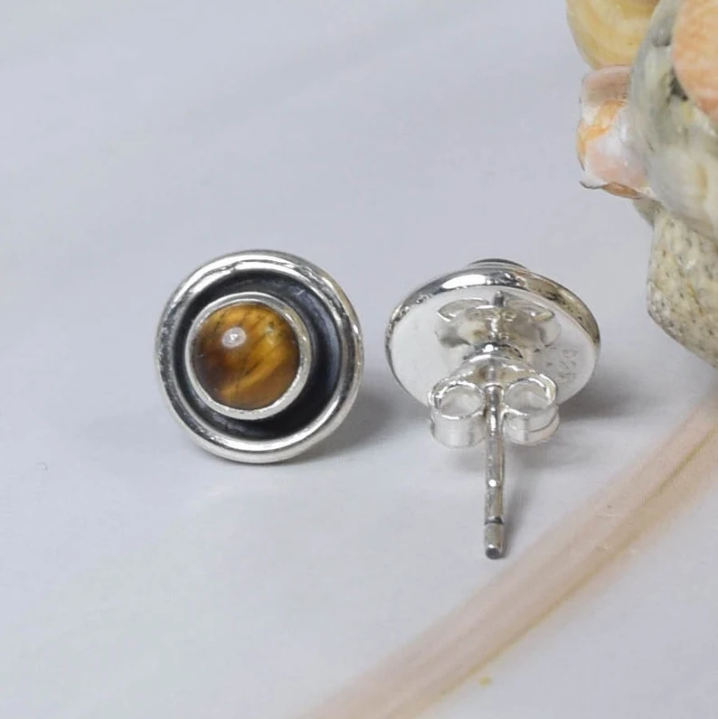 Ohrstecker aus Sterlingsilber mit Tigerauge-Edelstein, handgefertigter Schmuck, 925er Silberohrstecker, Geschenk zum Valentinstag