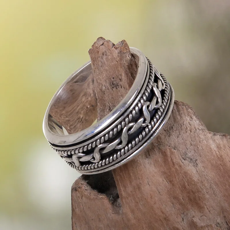 Handgefertigter Silberspinnerring aus Sterlingsilber, Silberschmuck, böhmischer zierlicher Ring, Geschenk für Sie