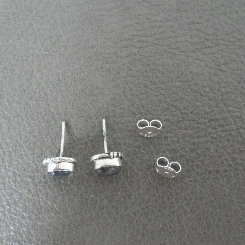Labradorit Ohrstecker in Sterlingsilber Labradorit Ohrringe Ovale Ohrringe Minimalistische Ohrringe Labradorit Stecker Edelstein Ohrringe