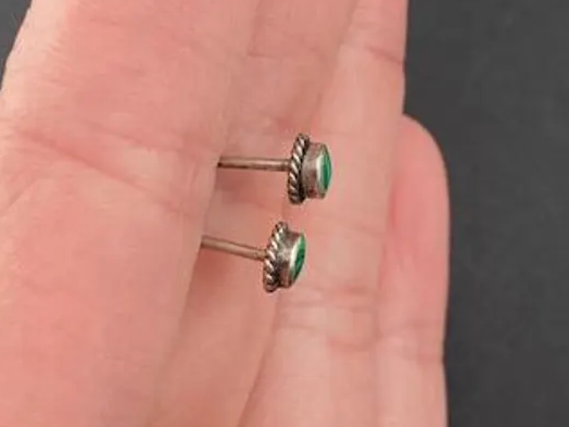 Winzige Malachit-Ohrstecker 925 Silber Ohrstecker Alltags-Ohrstecker Geburtsstein Brautjungfern-Geschenk Geburtstagsgeschenk für Sie