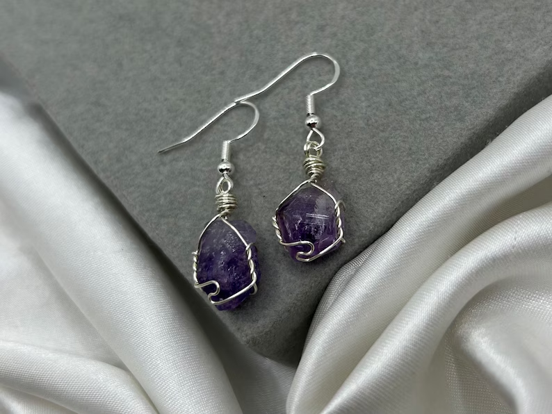Ohrringe mit rohem Kristall-Amethyst, Silber, ungeschliffen, natürliche Stein-Ohrringe, Heilkristall, Edelstein, Intuition, gegen Angst, Frieden, Ruhe