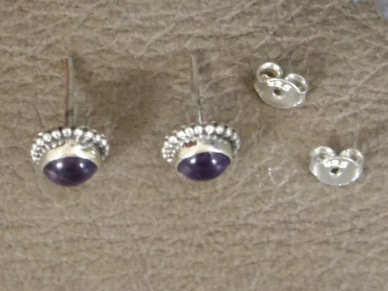 Amethyst-Ohrstecker aus Sterlingsilber Amethyst-Silberohrstecker Amethystschmuck Edelstein-Ohrstecker Geschenk für Sie