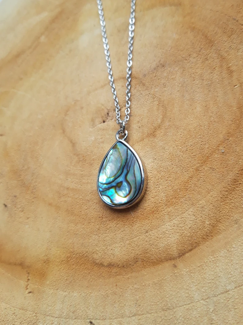 Abalone-Halskette Muschel-Anhänger Natürliche Muschelkette Muschelschmuck Strandschmuck für Frauen Bunte Muschel-Tropfen-Edelsteine