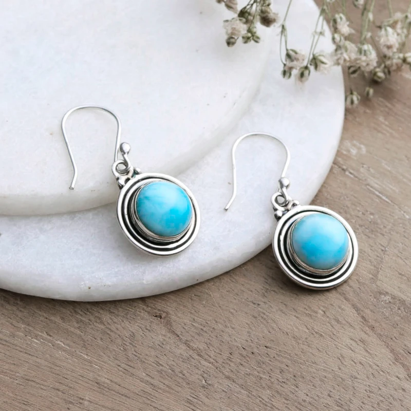 Natürliche runde Larimar-Ohrhänger aus 925er Sterlingsilber, Edelstein-Ohrringe, handgefertigte Boho-Ohrringe, Geschenk für Sie