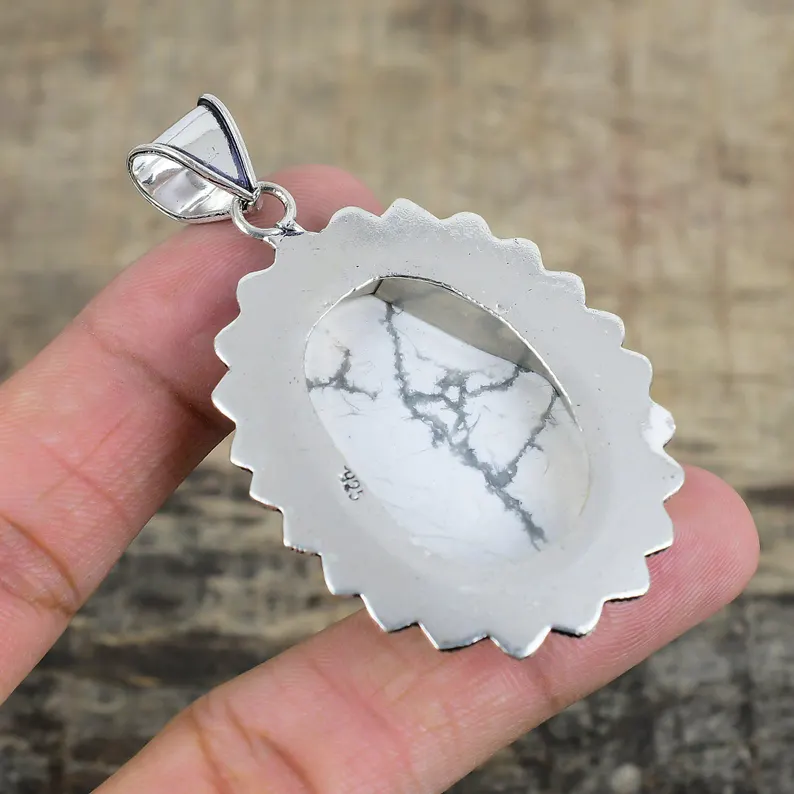 Howlith-Anhänger Howlith-Edelstein-Anhänger Handgefertigter 925er Sterlingsilber-Anhänger Howlith-Anhänger im Vintage-Stil für besondere Anlässe als Geschenk
