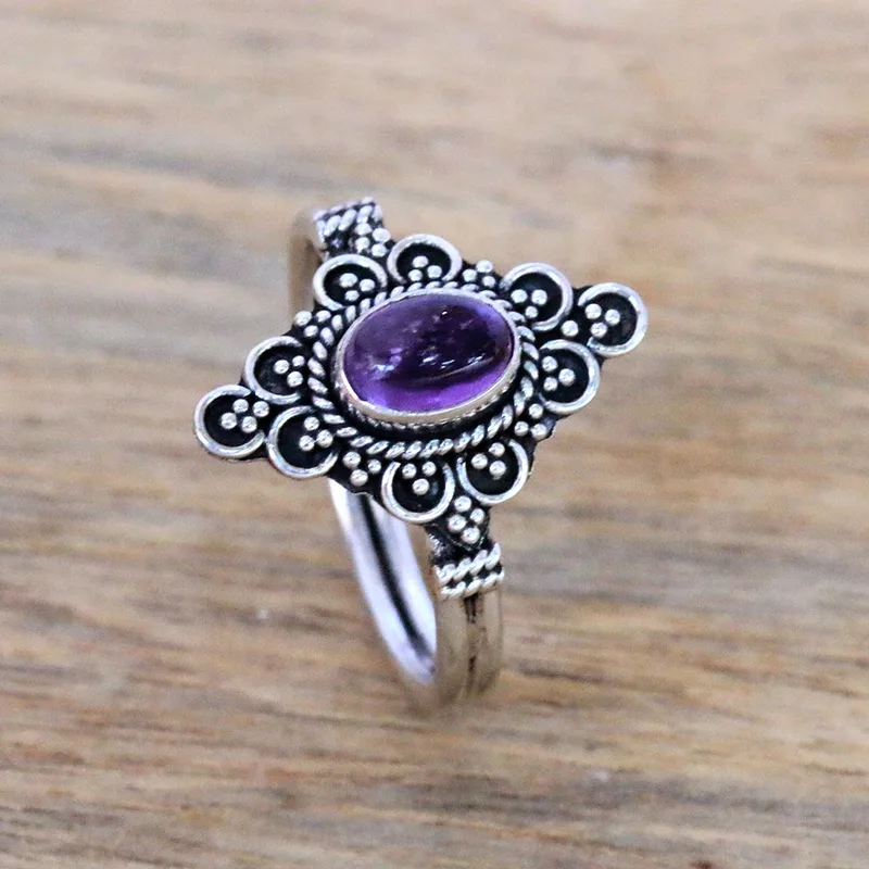Handgefertigter ovaler Amethyst-Cabochon-Cocktailring aus 925er Sterlingsilber Edelsteinring Handgemachter Ring Boho Silberring Alltagsring Geschenk für sie