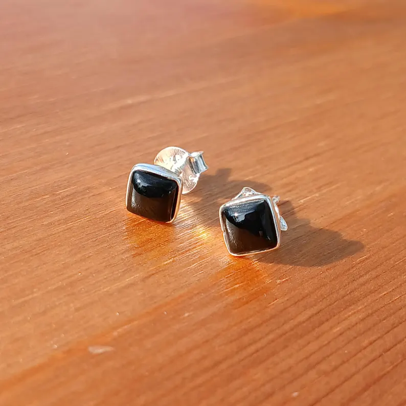 Ohrstecker aus Sterlingsilber mit quadratischem Onyx-Cabochon, Onyx-Schmuck, Bohemian-Schmuck, schwarze Ohrstecker, Geschenk für sie und Mama