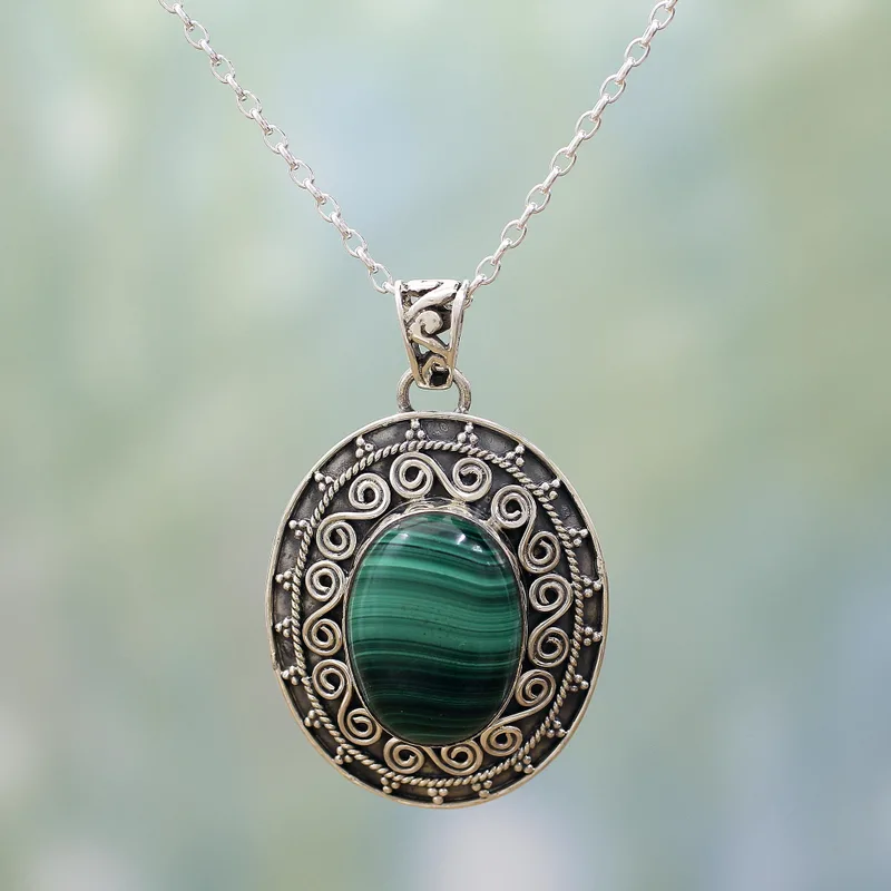 Handgefertigte Halskette mit Anhänger aus 925er Sterlingsilber und Malachit, böhmischer Schmuck, Geschenk für Mama und Sie zum Valentinstag