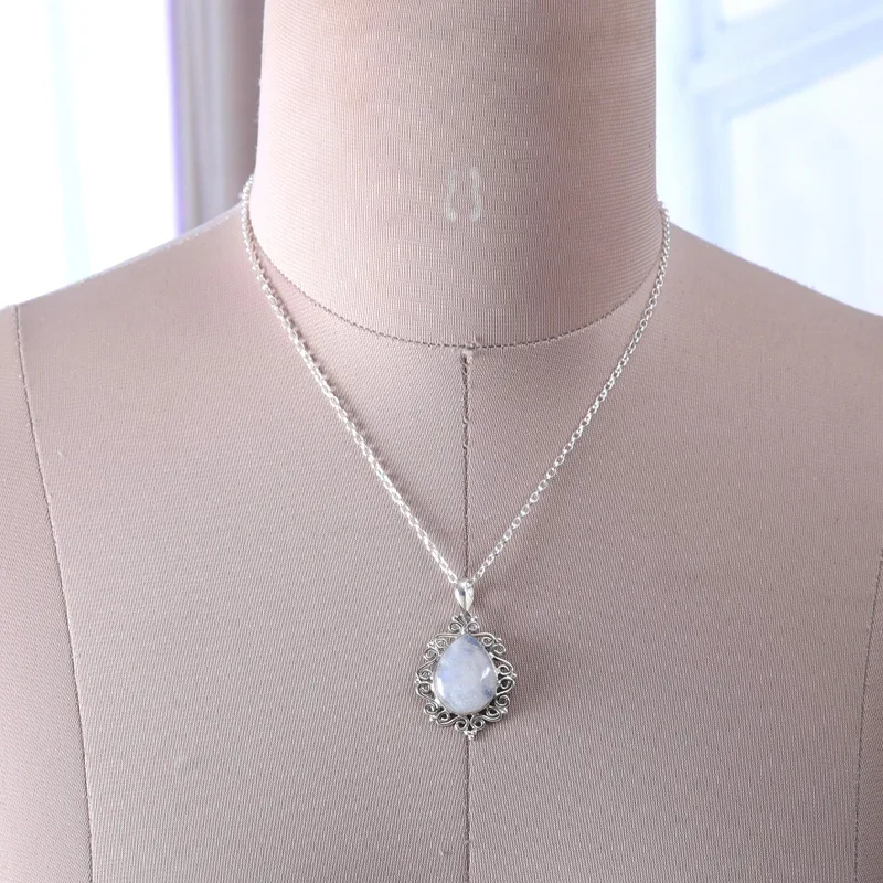 Harmonische Illusions-Halskette mit Regenbogen-Mondstein 925 Sterling Silber Natürlicher Feuer-Regenbogen-Mondstein Geschenk für sie