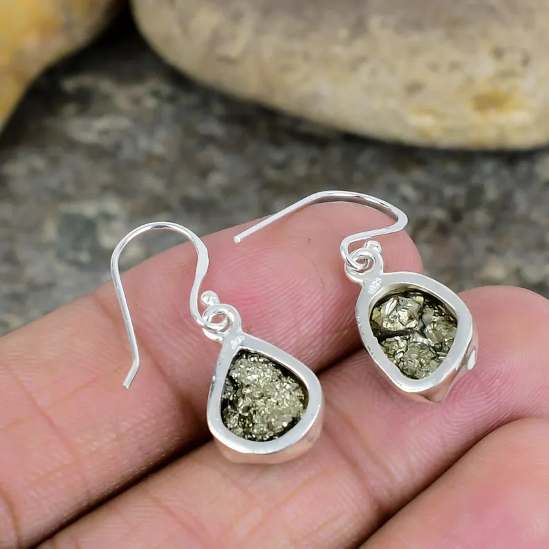 Rohe Pyrit Baumel-Ohrringe Handgefertigter Silberschmuck Einzigartiges minimalistisches Geschenk Boho Chic Naturstein 925 Sterling Silber