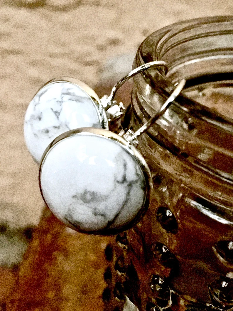 Ohrringe aus Howlith, 925er Sterlingsilber, weißer & grauer Edelstein, rund, Halbkreis, handgefertigter Schmuck, Geschenk für sie