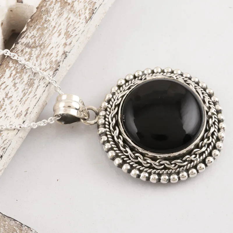 Schwarzer Onyx Nacht fällt Anhänger Halskette 925 Sterlingsilber Zarte Halskette Böhmischer Schmuck Geschenk für Mama & Sie