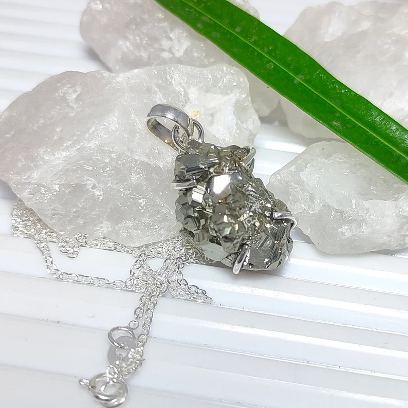 Pyrit-Anhänger Roh-Pyrit-Halskette Pyrit-Druse 925er Sterlingsilber-Anhänger Heilender Pyrit Pyrit-Mineralien Valentinstagsverkauf