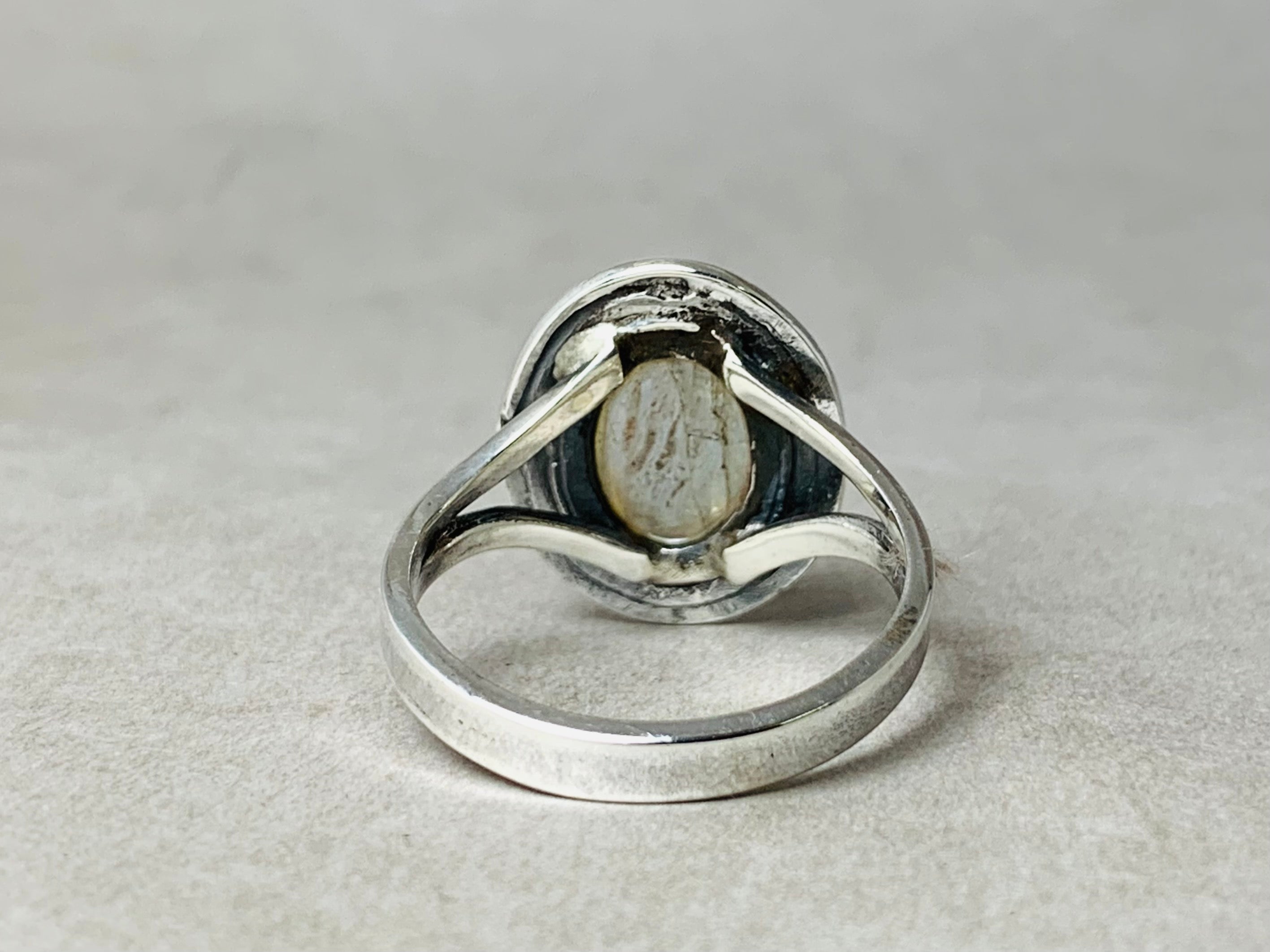 Regenbogen-Mondstein-Ring 925 Sterling Silber Ring Handgefertigter ovaler Edelstein Juni Geburtsstein Damenring