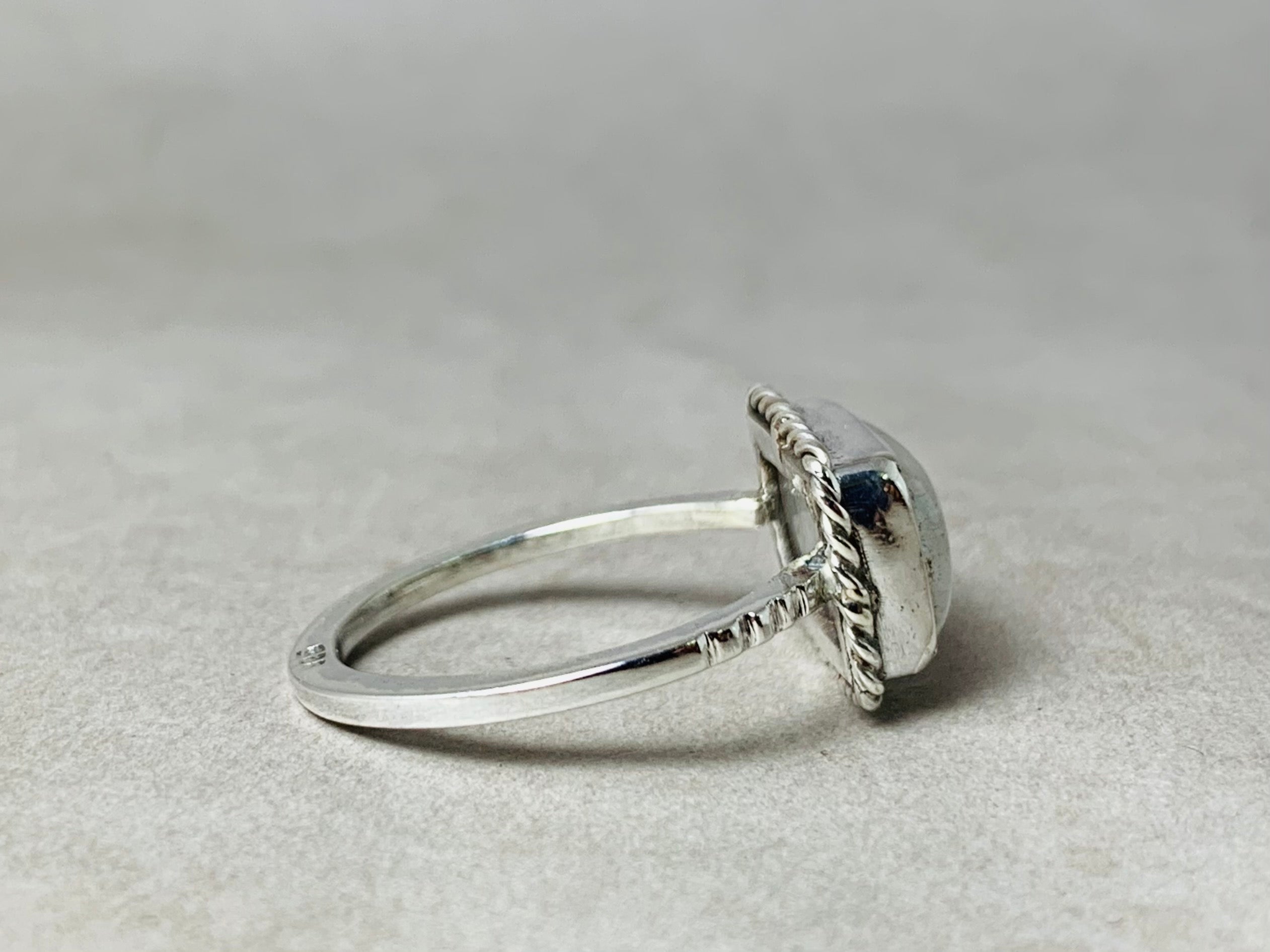Rechteckiger Regenbogen-Mondstein 925 Silberring Edelsteinring Blauer Feuer-Mondstein Geburtssteinring Geschenk für Sie