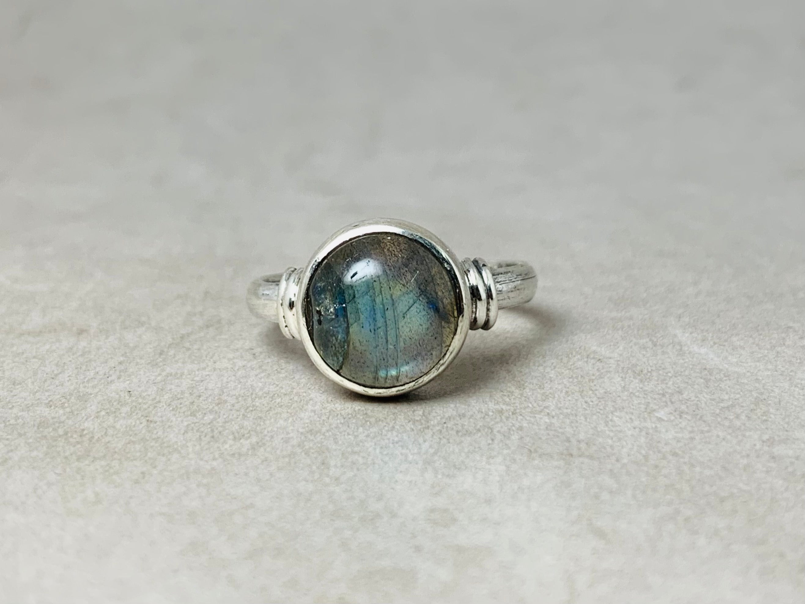 Runder Labradorit-Ring 925er Silberring Blauer Feuersteinring Stapelbarer Ring Natürlicher Labradorit-Ring für Frauen