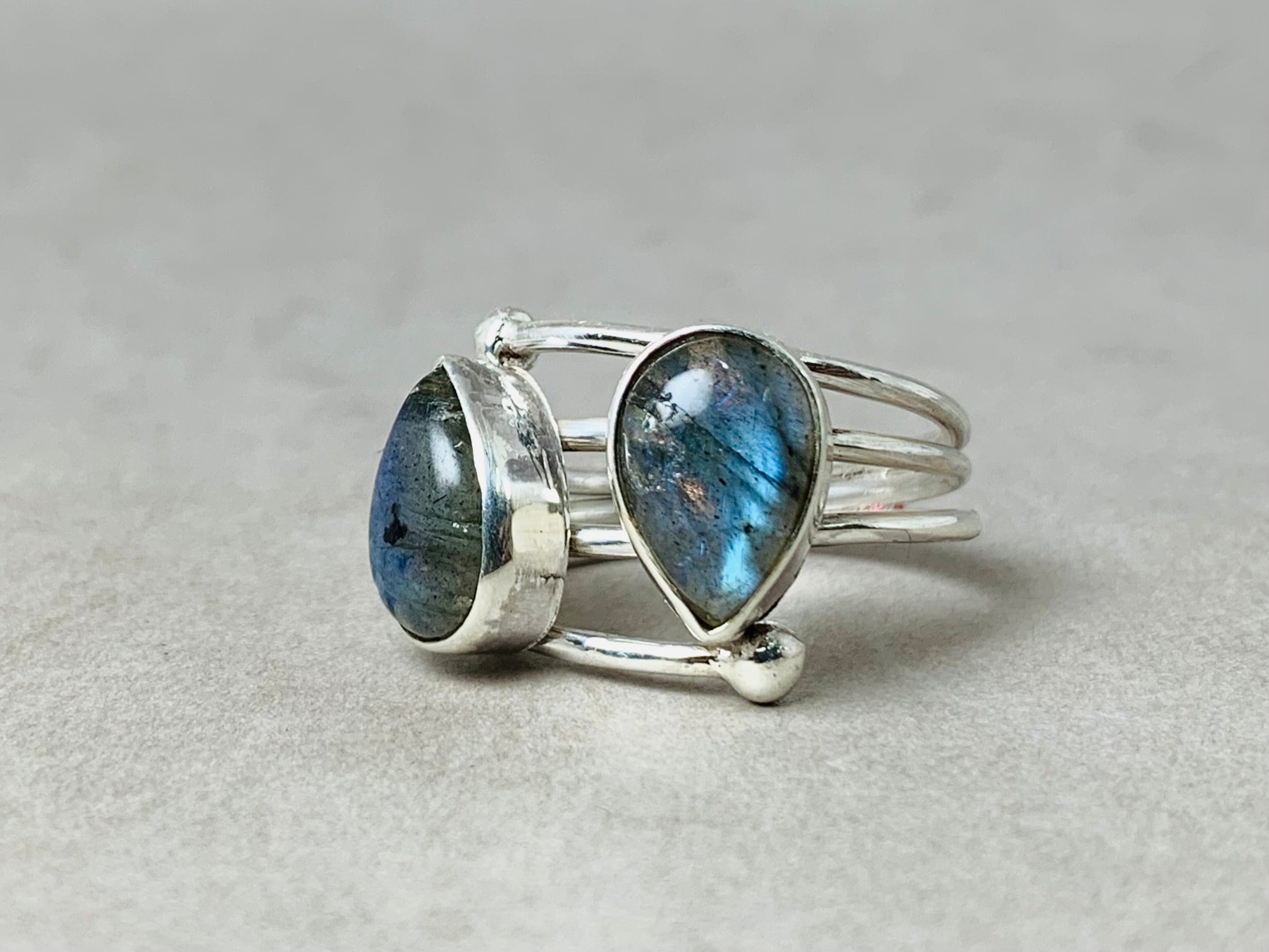 Doppelter Labradorit-Edelsteinring 925 Silberring Handgefertigter Statement-Ring Bohemian Ring Tropfenförmiger Labradorit-Ring Geschenk für Sie