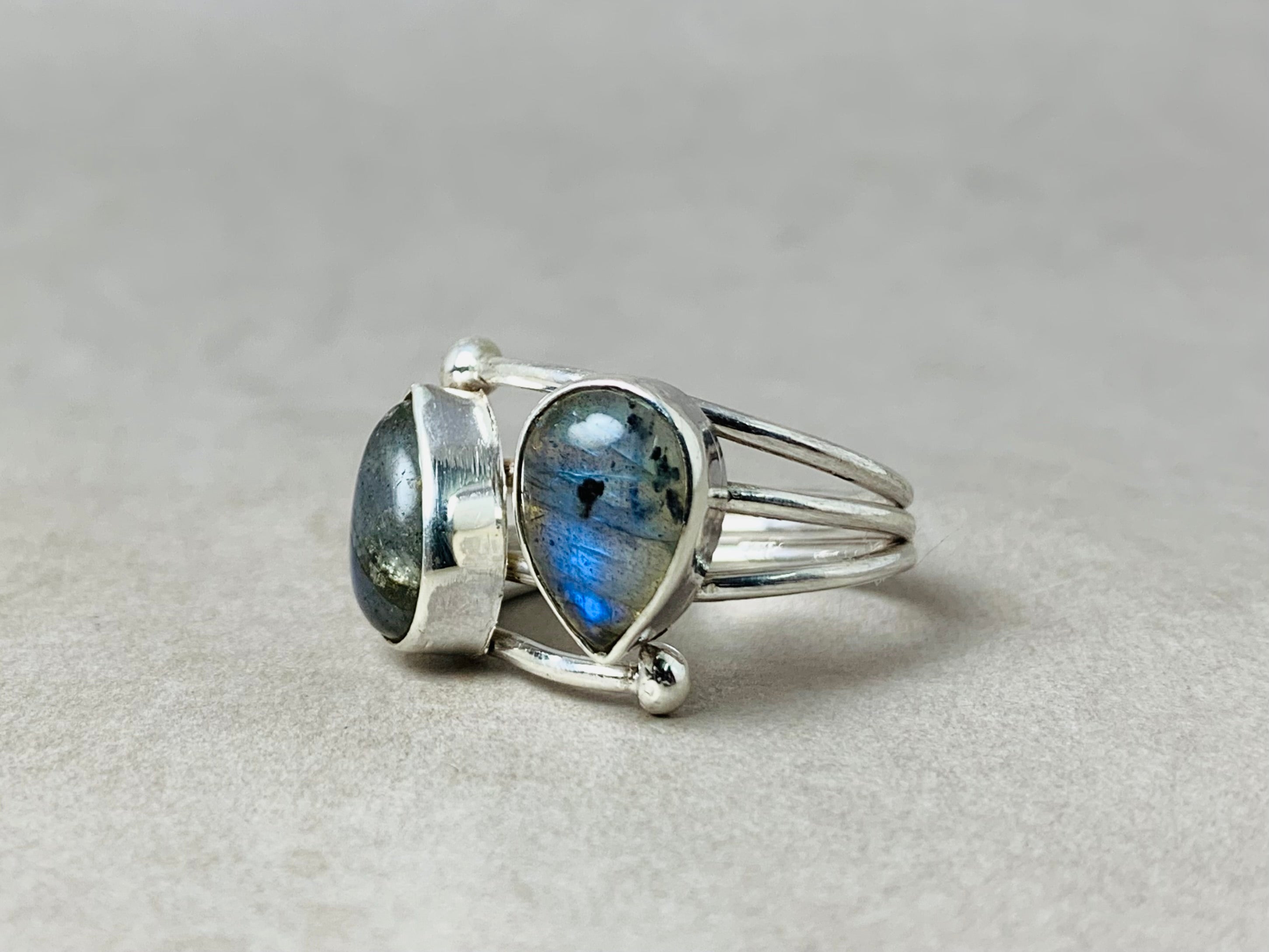 Doppelter Labradorit-Edelsteinring 925 Silberring Handgefertigter Statement-Ring Bohemian Ring Tropfenförmiger Labradorit-Ring Geschenk für Sie