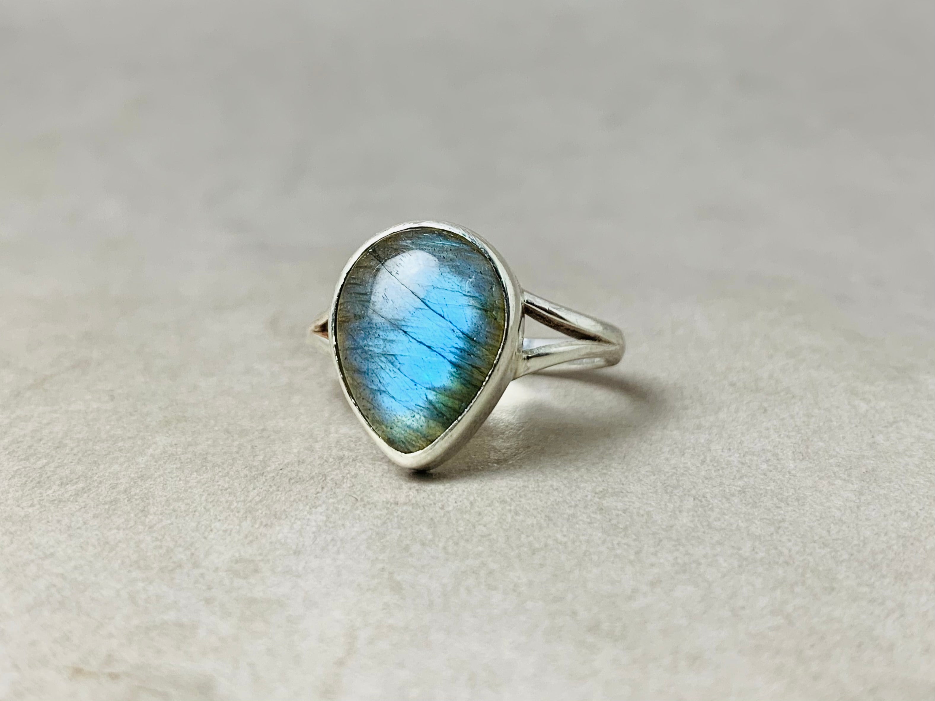 Labradoriet Edelsteen Ring 925 Zilveren Ring Handgemaakte Stapelring Boheemse Ring Peervorm Labradoriet Ring Cadeau Voor Haar